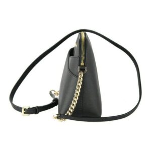 Sac à main femme Michael Kors 35F1GTVC6T Noir, design compact et élégant avec chaîne dorée. Léger, chic, parfait pour vos sorties. Livraison offerte sur Primalin.fr.